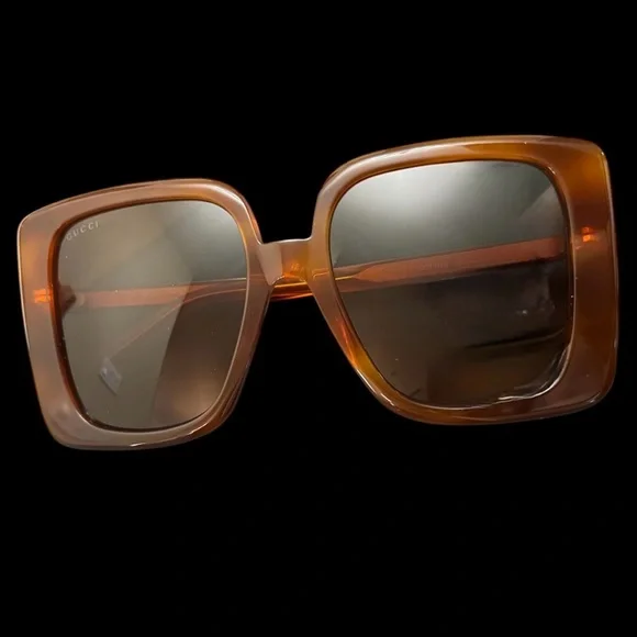 Gucci NWOT Oversized Sunglasses with Case display picture 3